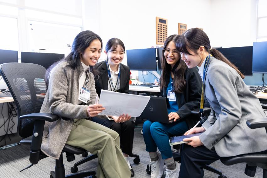 Students discuss pharmacy practice 