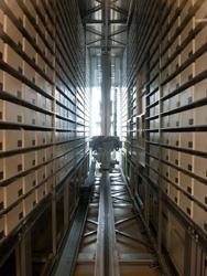 Pharmacy robot selects medications from drawers